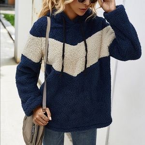 Navy and cream colored cozy sweater 💗
